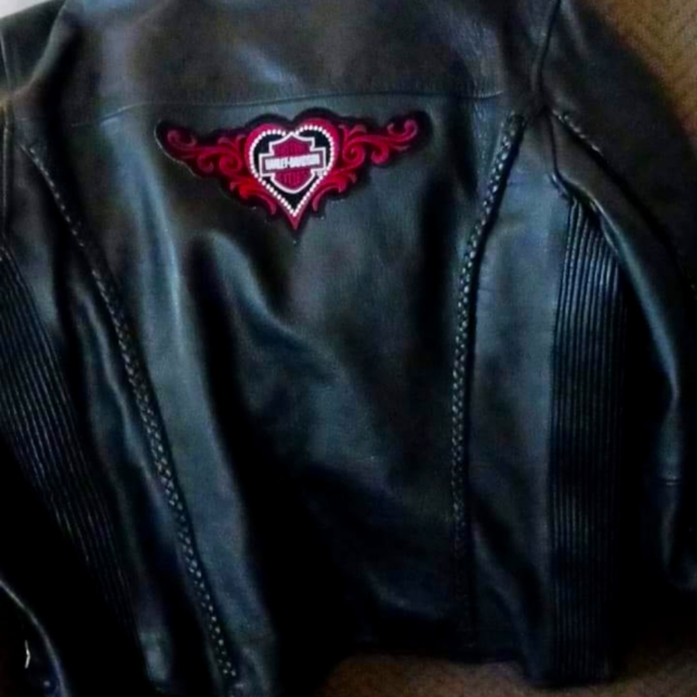 I'm selling a leather coat don't need it anymore